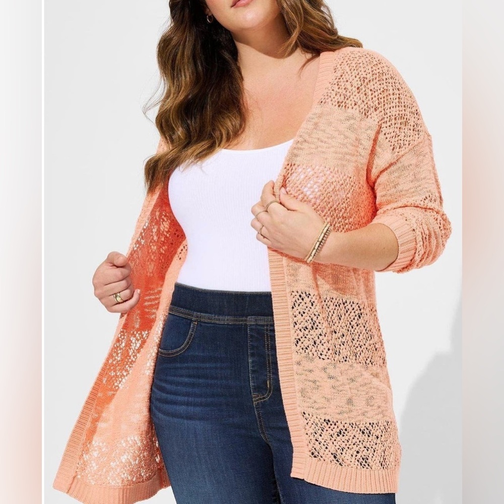 NWT Torrid Sweater, size 2. peach/very light orange